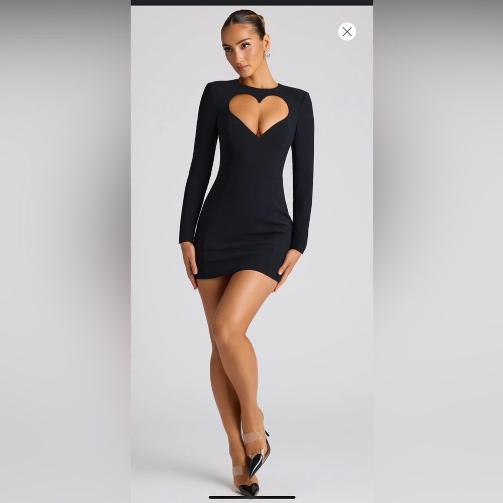🖤 LUCIANA🖤
🖤Heart Cut Out Long Sleeve Mini Dress in Black🖤